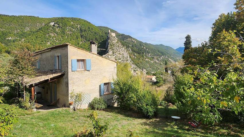 Gîte pour 6 personnes, avec Terrasse ainsi que Jardin et Vue