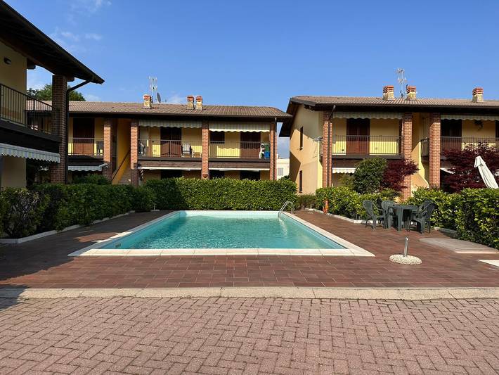 Gîte pour 4 personnes, avec terrasse et piscine à Padenghe sul Garda - 2
