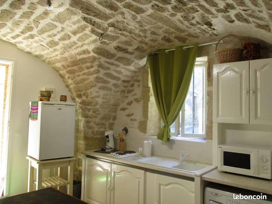 Appartement entier, One-Bedroom Apartment in Aubais, Côte méditerranéenne (France)