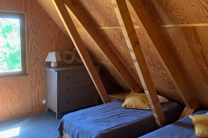 Gîte pour 8 personnes, avec terrasse et jardin à La Tour-d'Auvergne - 4