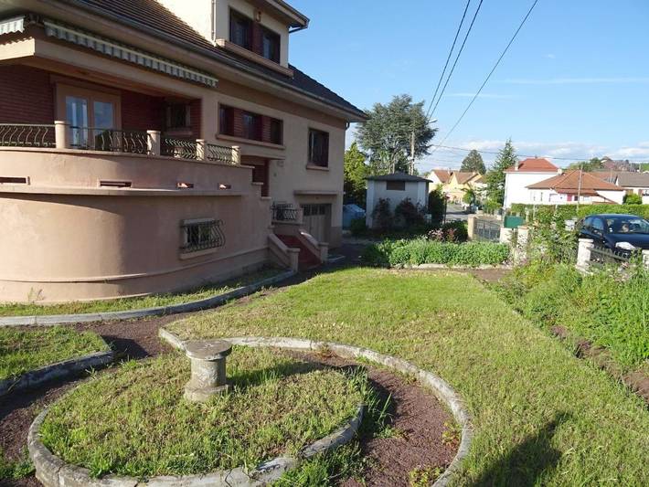 Location de vacances pour 12 personnes, avec Balcon ainsi que Terrasse et Jardin dans Exincourt