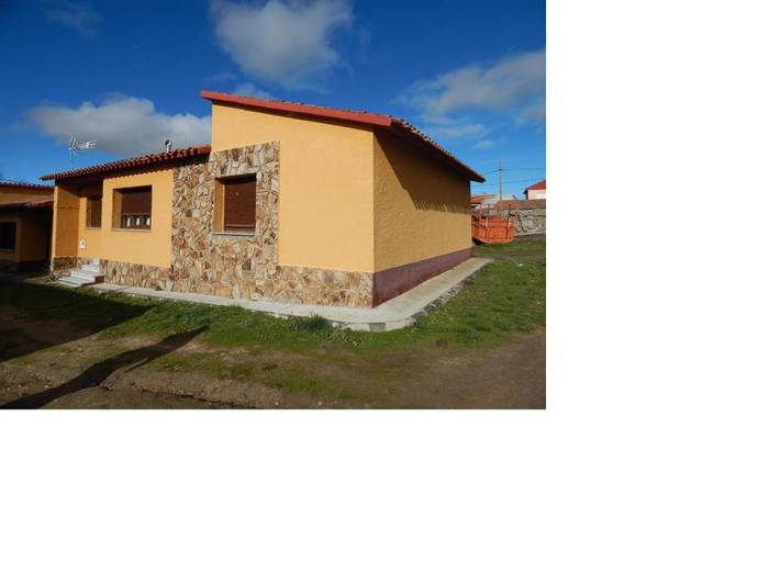 Casa rural para 6 personas, con jardín y vistas, Se admiten mascotas en Comarca de Ávila