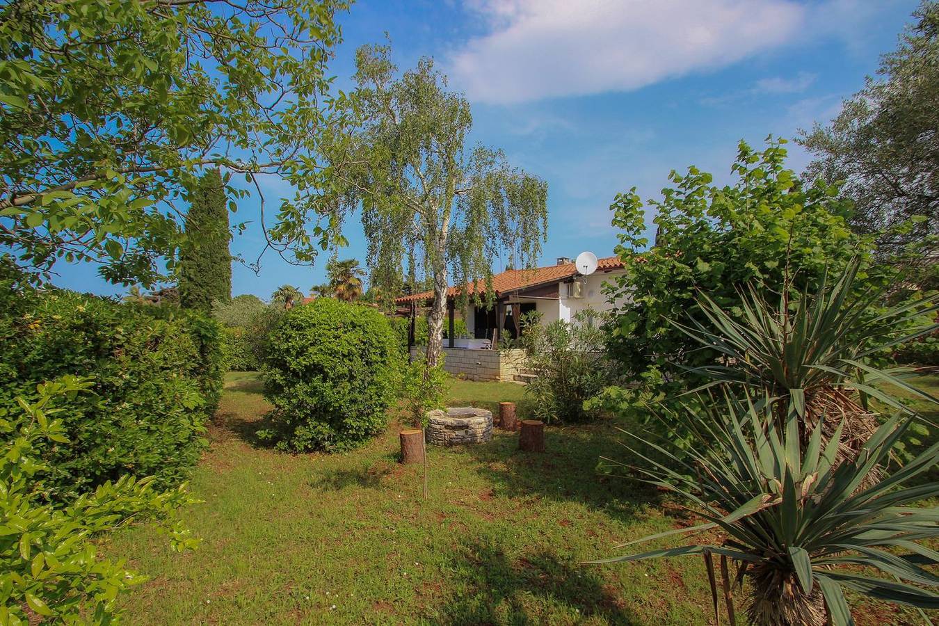 Hundefreundliches Ferienhaus nur 100 Meter zum Strand mit Grillbereich in Novigrad, Umag und Umgebung