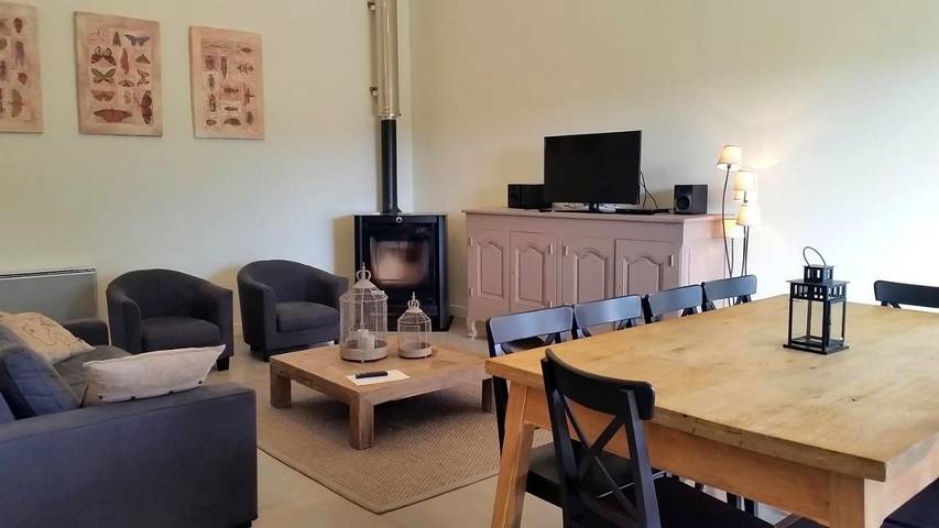 Gîte pour 8 personnes, avec terrasse ainsi que jardin et piscine à Conqueyrac