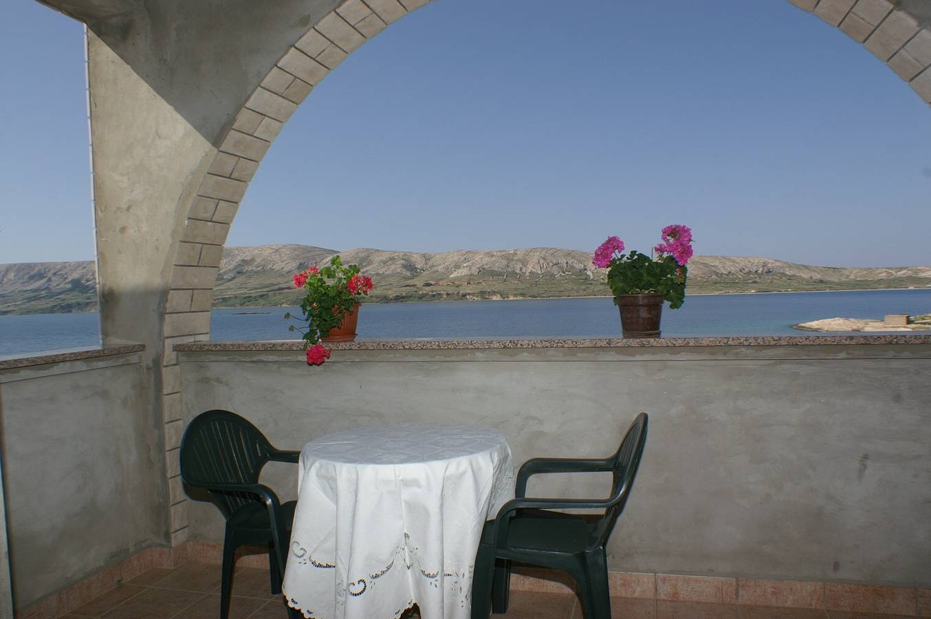 Ganze Wohnung, 1-Zimmer-Ferienwohnung mit Terrasse und Meerblick Zubovici (Pag) A-4130-g in Zubovići, Pag