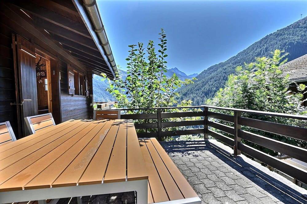 Sehr komfortables 2-stöckiges Chalet für 7 Personen, Wohnzimmer mit Kamin, Kochnische mit Geschirrsp in Grimentz, Anniviers