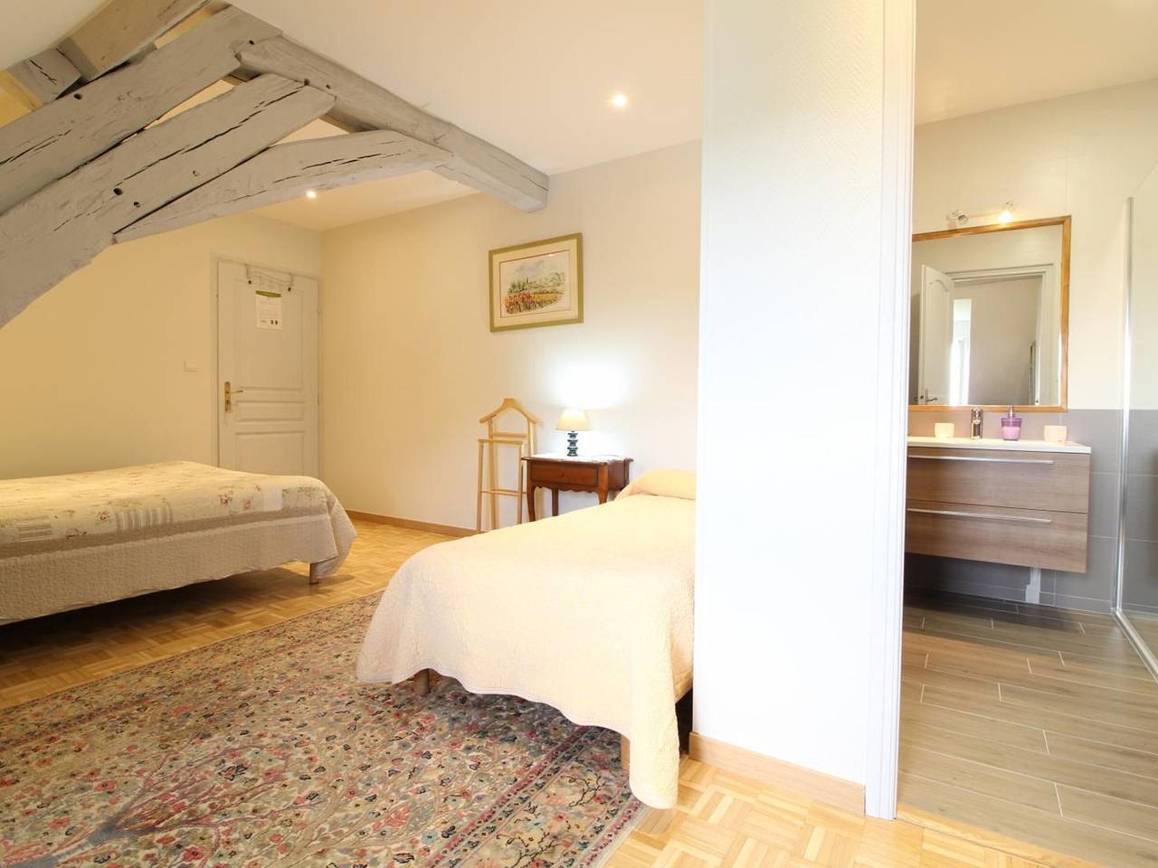 Quiet Burgundy house with courtyard and Wifi in Puligny-Montrachet, Beaune region