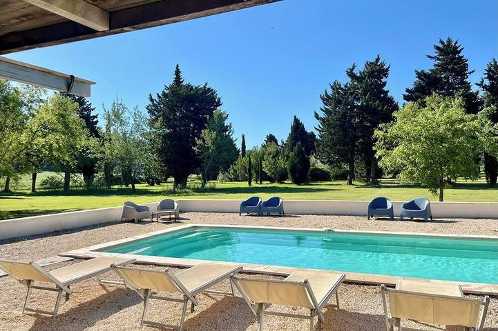 Gîte pour 10 personnes, avec jardin à Monteux