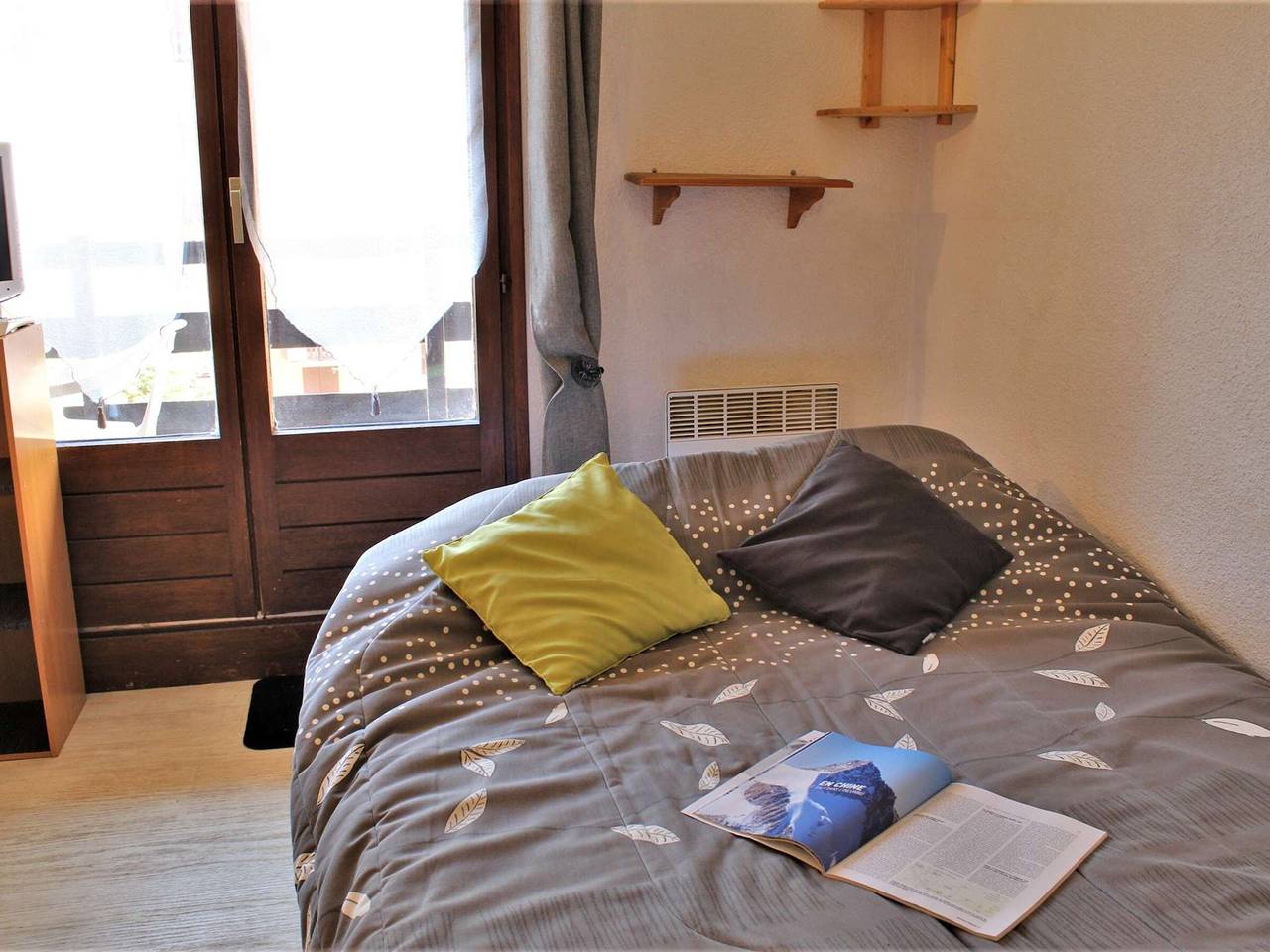 Entire apartment, Cozy Studio with Mountain Corner, South-Facing Balcony, Sleeps 4 – Close to Shops & Free Shuttle in Station de Risoul, Risoul