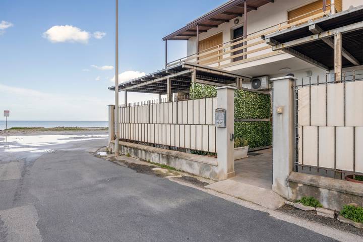 Appartement entier, Appartement 'Lido Azzurro Sea Terra' avec vue montagne, Wi-Fi et climatisation in Villagrazia di Carini, Carini