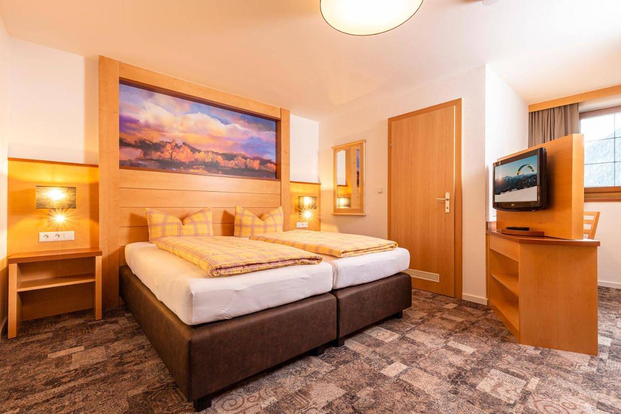 Hotel-Garni Pramstraller in Mayrhofen, Zillertaler Alpen