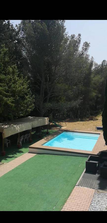 Location de vacances pour 12 personnes, avec vue ainsi que jardin et piscine à Saint-Mitre-les-Remparts - 2