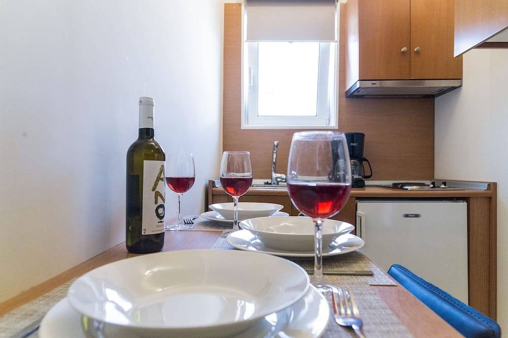 Entire apartment, Newly renovated apartment only 5 minutes away from beach in Chania region
