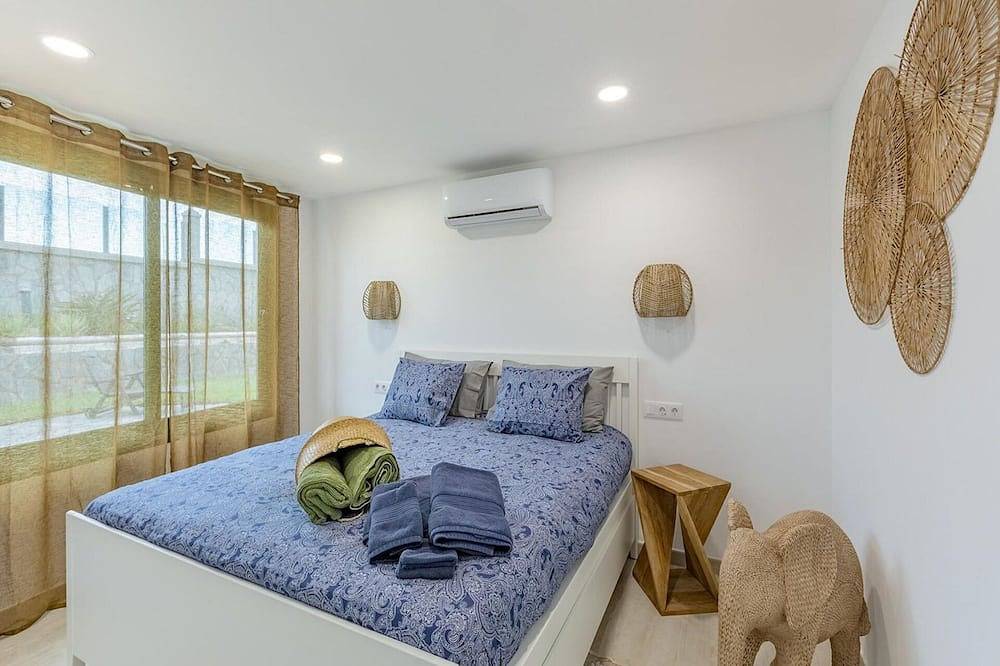 Stunning  villa for 2 guests with A/C, pool, Wifi, Tv, terrace and parking in Arguineguin, Mogán