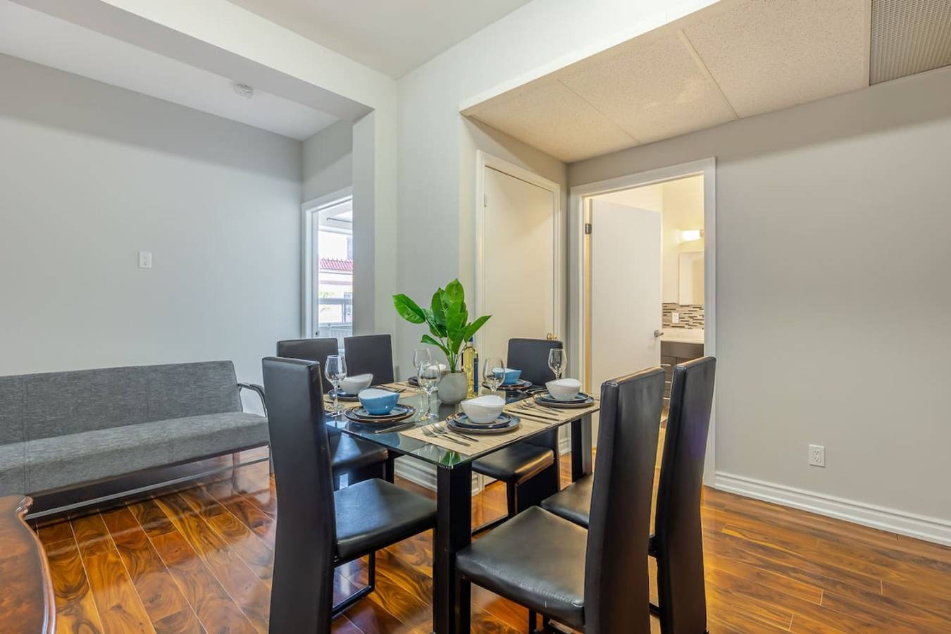 Appartamento intero, Charming 2Br Retreat Steps From Niagara Falls in Niagara Falls, Cascate del Niagara
