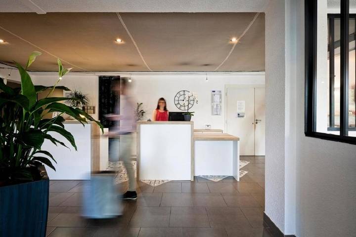 Hôtel pour 2 personnes, avec jardin, animaux acceptés à Saint-Genis-Laval - 2