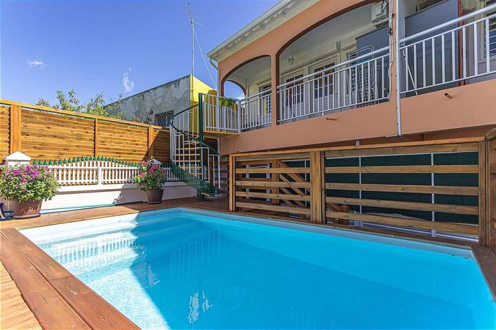 Villa pour 10 personnes, avec piscine et jardin - 1