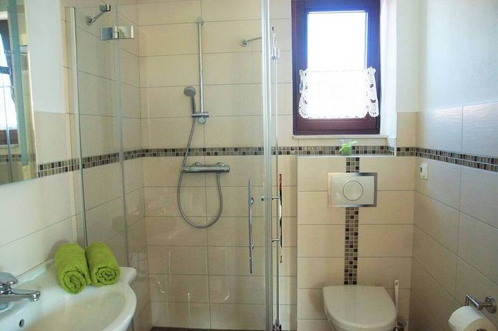 Ganze Wohnung, Hochwertig ausgestattete  Ferienwohnung mit Terrasse und Garten in Boiensdorf in Boiensdorf, Neuburg