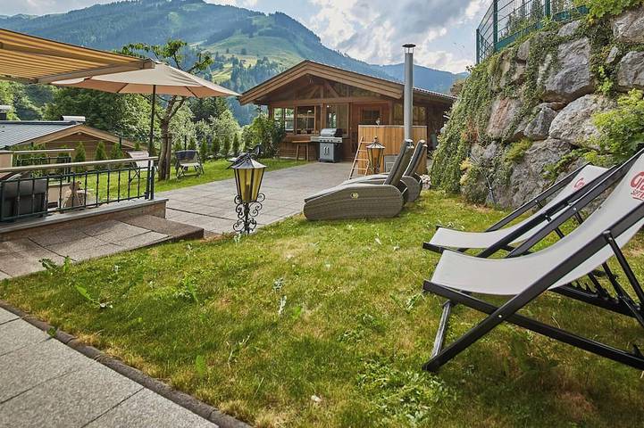 Chalet für 13 Personen, mit Whirlpool und Garten sowie Balkon