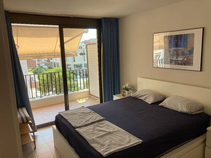 Apartamento entero, Luminoso apartamento de 2 dormitorios con terraza, piscina compartida, parking y vistas a la montaña, cerca de la playa in Tossa de Mar, Costa Brava