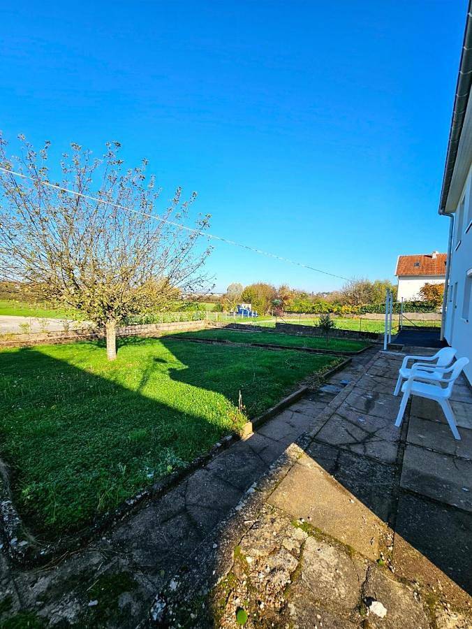Four-Bedroom House in Échenoz-la-Méline, Haute-Saône