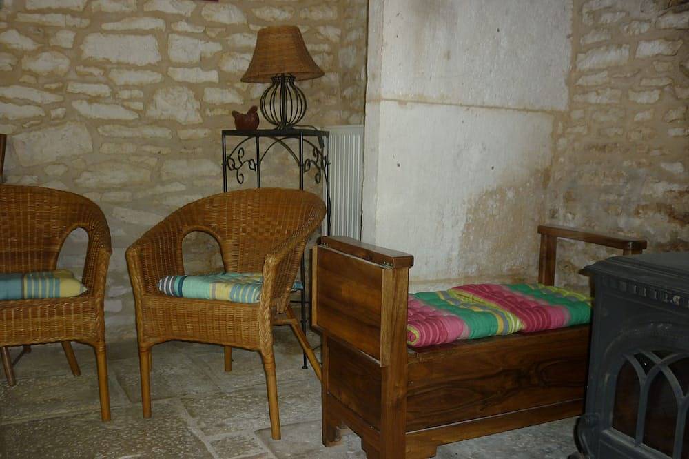 Maison entre Quercy et Périgord avec piscine couverte, trés calme et reposante in Pinsac, Parc Naturel Régional des Causses du Quercy