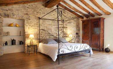Gîte pour 2 personnes, avec terrasse ainsi que jacuzzi et piscine à Carnas