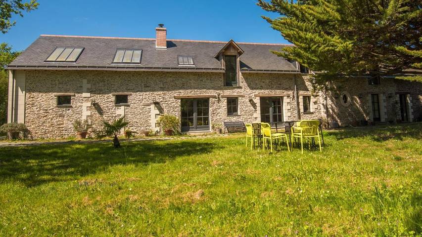 Location de vacances pour 17 personnes, avec terrasse à Savennières