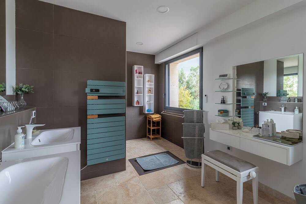 Suite Alpilles 5 épis exceptional accommodation in the heart of an exceptional region in Châteaurenard, Arles region