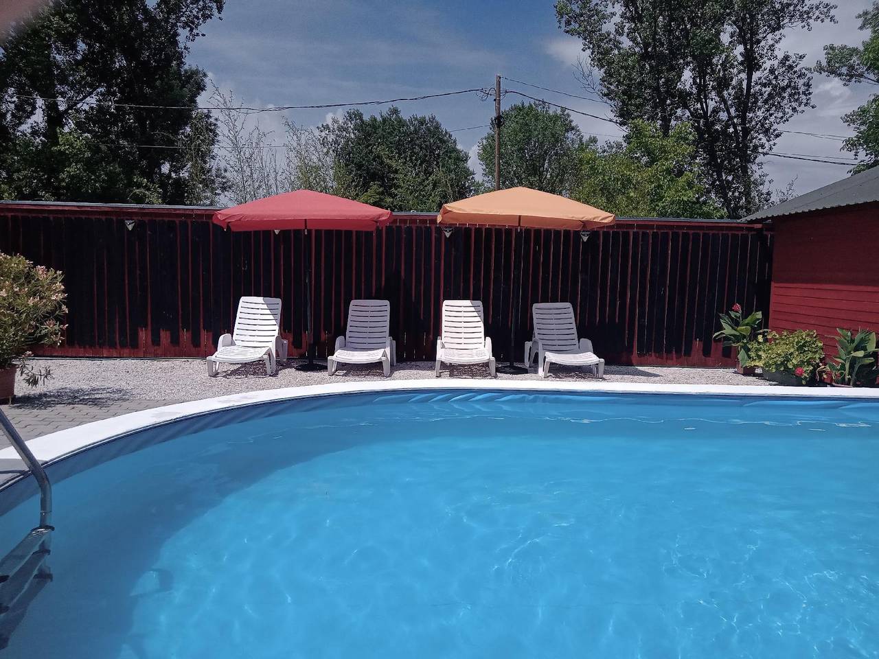 Entire holiday apartment, Holiday flat with pool right on the lake in Balatonmáriafürdő, Southern Shore of Lake Balaton