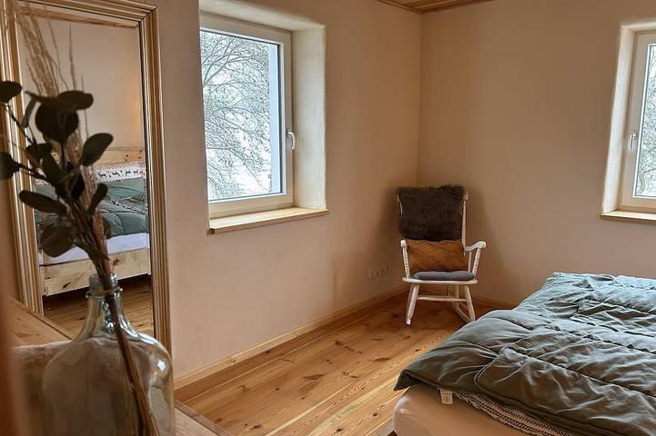Ganze Wohnung, Großzügige Ferienwohnung für 5 mit Sauna, Garten & Zirbenholz in Bärnau, Naturpark Nördlicher Oberpfälzer Wald
