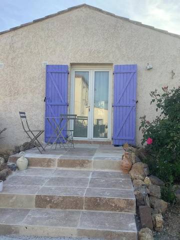 Cottage pour 4 personnes, avec jardin et jacuzzi à Roujan