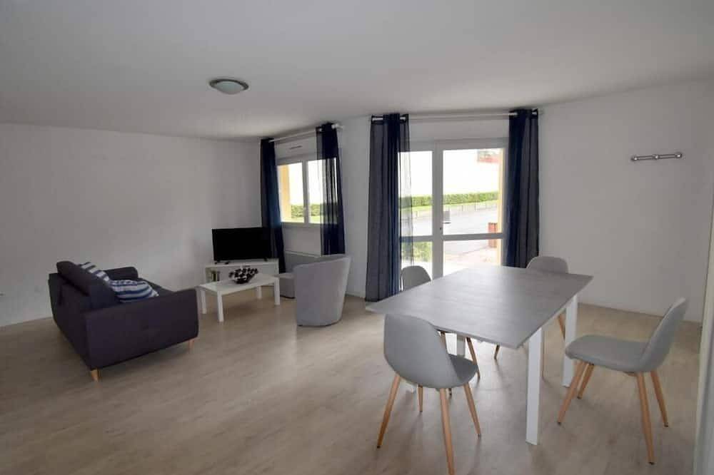 Ganze Wohnung, Delightful apartment with terrace and swimming pool in Grandcamp-Maisy in Saint-Benoît-de-l'Aure, Bayeux und Umgebung