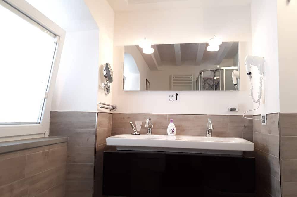 Ganze Wohnung, Casadina bis 50 Mt vom See in Monte Isola, Iseosee