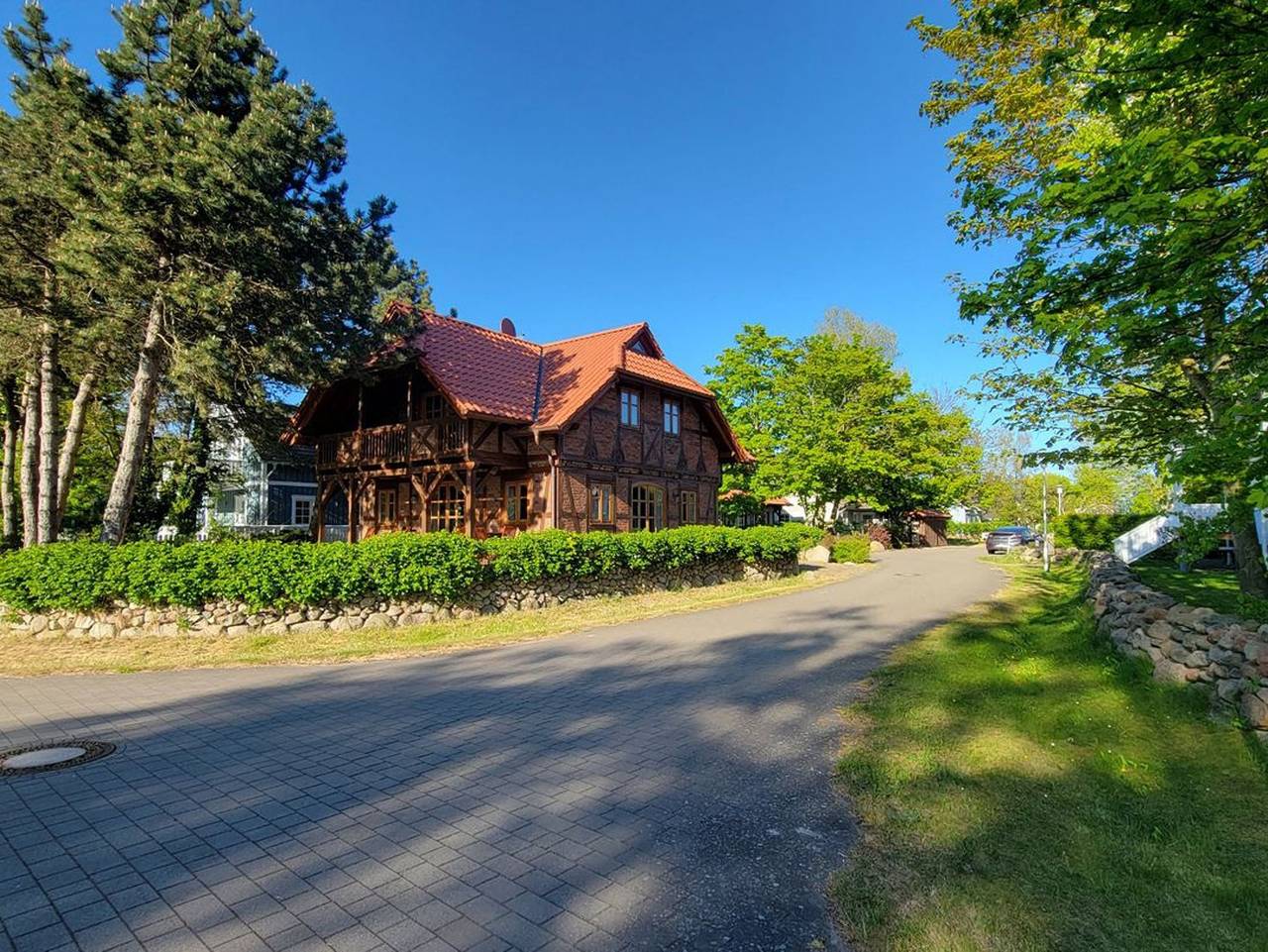 Windhuus – Fachwerk-Charme am Wieker Bodden - Windhuus–Exklusives Fachwerkhaus am Wieker Bodden mit Sauna und Leuchtturm-Blick in Wiek, Rügen
