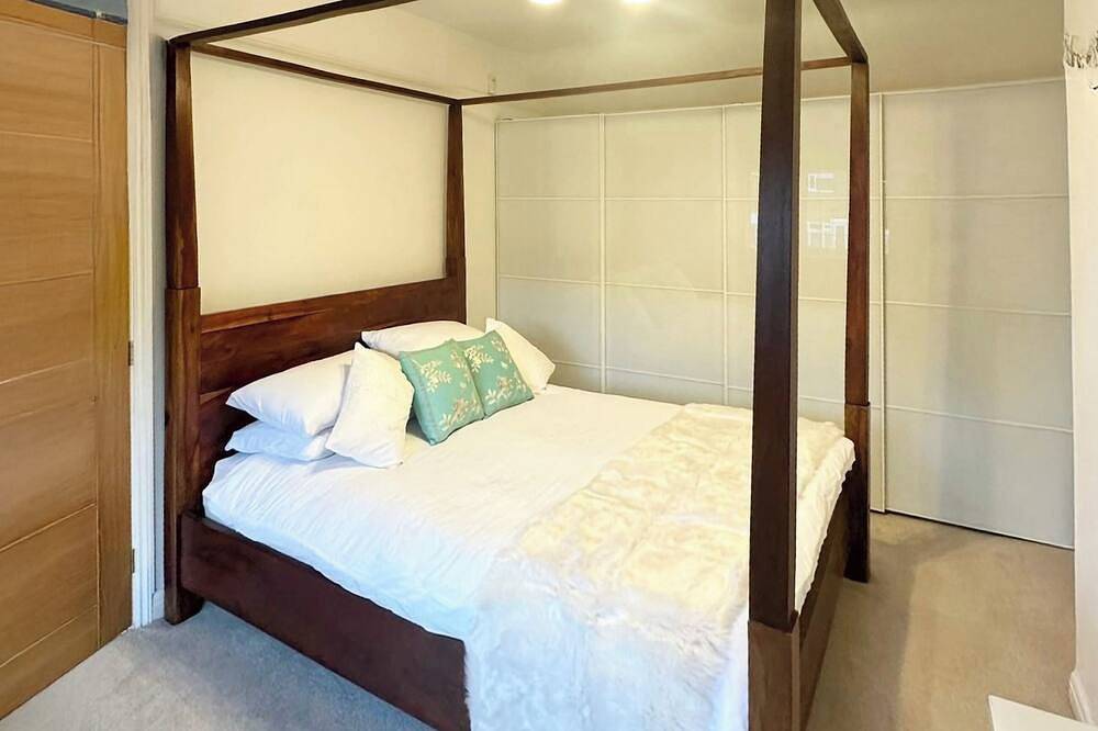 2 bedroom accommodation in Solihull in Solihull, Birmingham Area