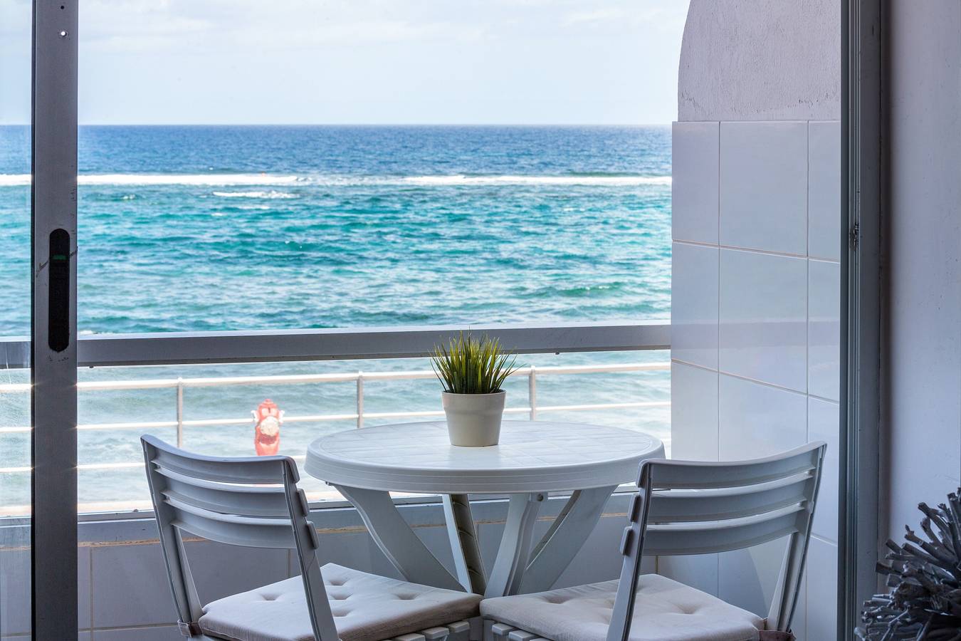 Apartamento entero, Casa de vacaciones "En la Playa 105" con vistas al mar, terraza y Wi-Fi in Las Palmas de Gran Canaria Centre, Las Palmas de Gran Canaria