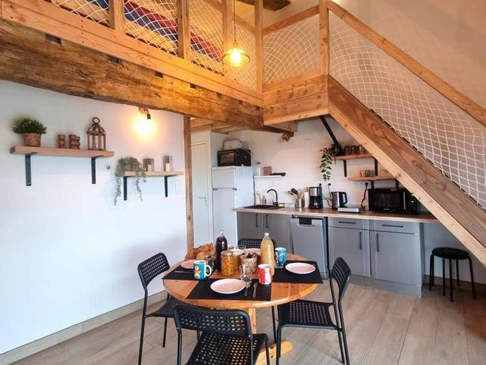 Location de vacances pour 4 personnes, avec terrasse ainsi que jardin et piscine à Pouilly-lès-Feurs - 3