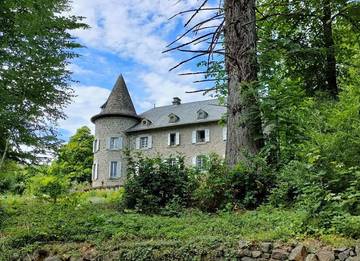 Location de vacances pour 2 personnes, avec jardin à Vic-sur-Cère