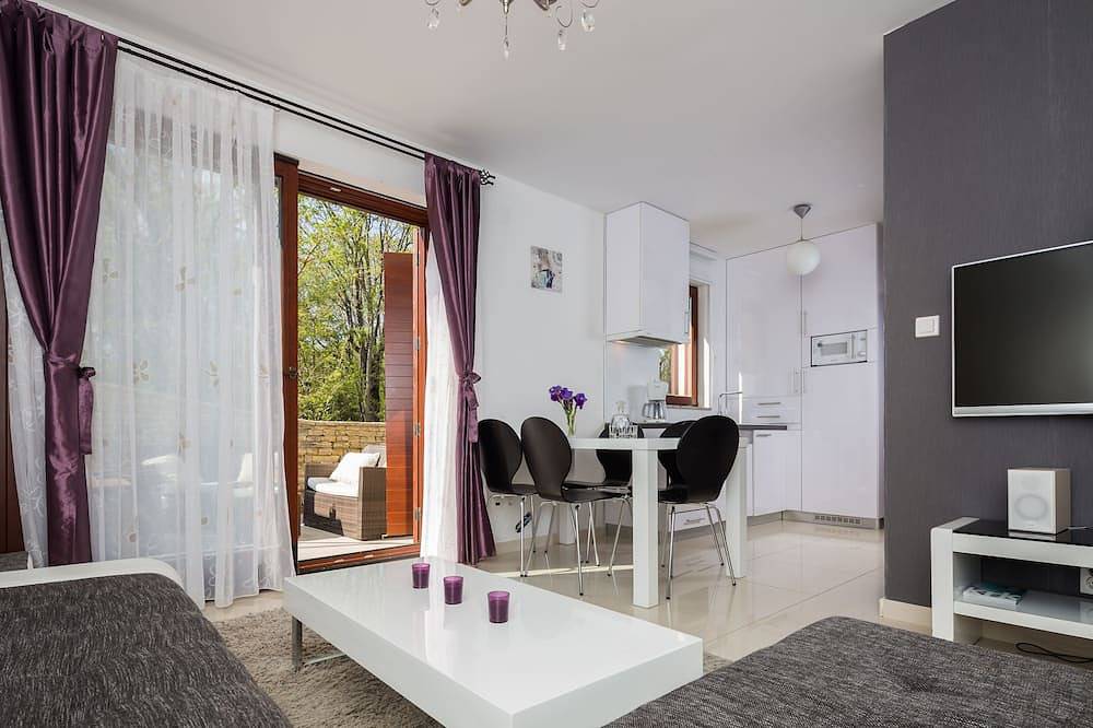 4 Sterne romantische Villa, nur eine Minute zu Fuß zum Strand, beheizter Pool. in Čižići, Krk