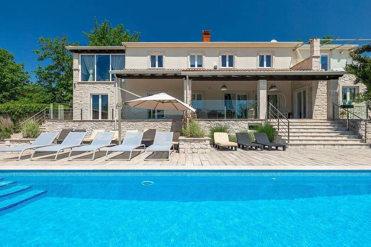 Ferienhaus für 14 Personen, mit Balkon und Garten
