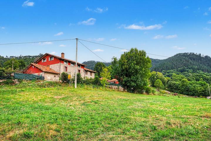 Rural house 'Del Tesoro "Tesoro Pequeño"' with mountain views, balcony, and Wi-Fi in Cangas de Onís, Costa Verde (Spain)