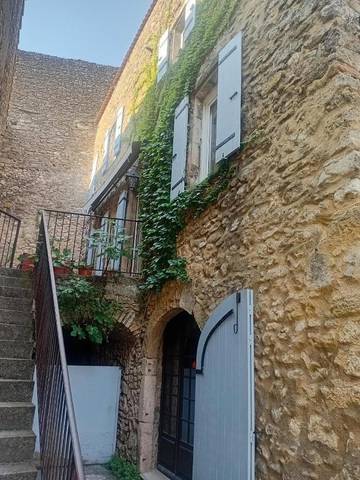 Location de vacances pour 10 personnes, avec vue et terrasse à Saint-André-de-Roquepertuis