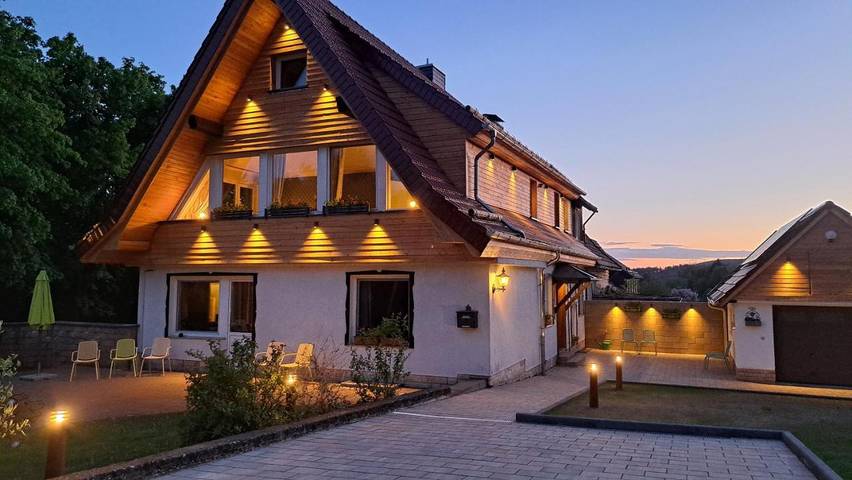Ferienhaus für 12 Personen, mit Ausblick und Sauna sowie Garten, kinderfreundlich