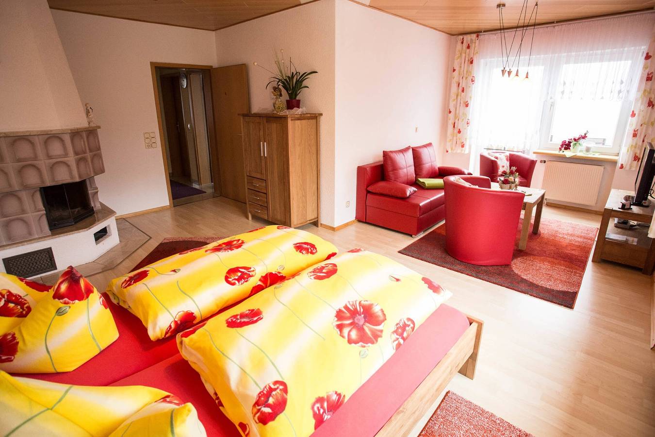 Apartment 'Ferienhaus 'am Berg'' with Mountain View, Private Terrace and Wi-Fi in Masserberg, Hildburghausen region