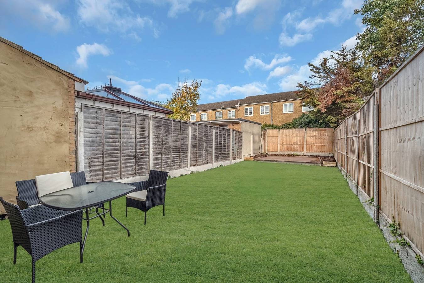 4 Bedrooms - Up To 11 Guests - Free Parking in Havering, Londen