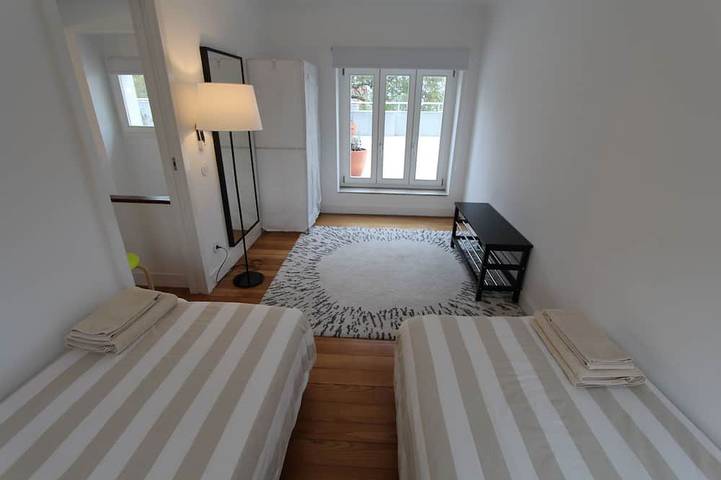 Appartamento intero, Opo-Apt 112-R Terrace appartamento nel centro della città. Vista sobria su un'enorme terrazza. in Cedofeita, Distretto di Porto