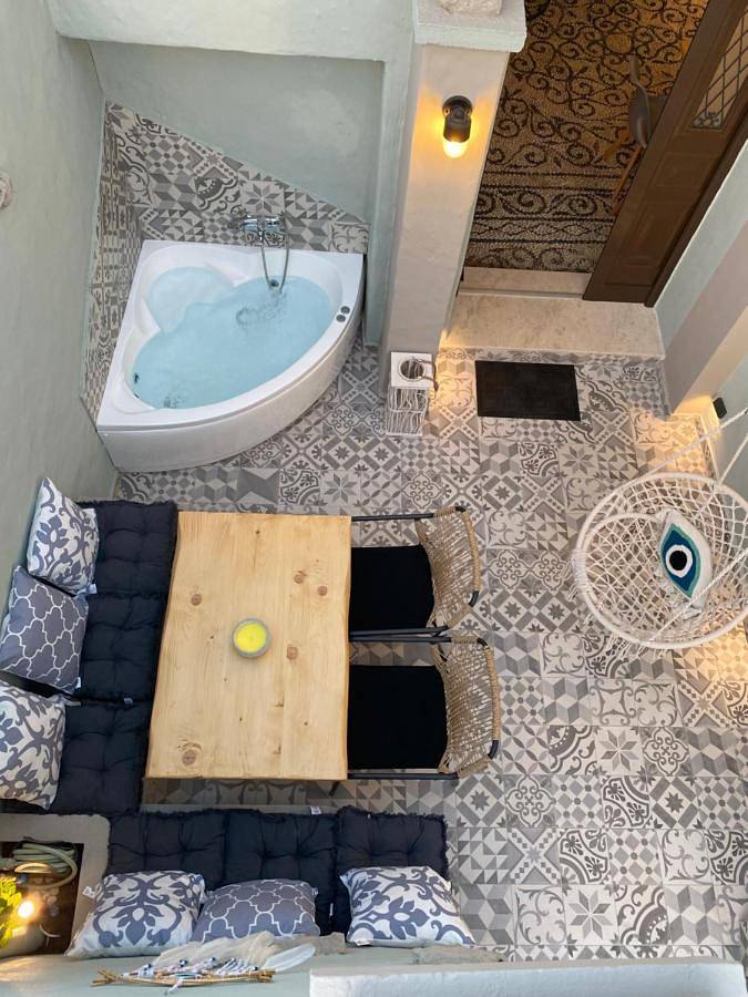 Ferienwohnung für 6 Personen, mit Whirlpool und Terrasse in Koskinou