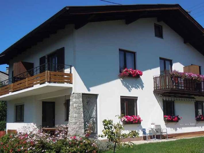Ferienwohnung für 3 Personen, mit Balkon und Garten sowie Seeblick in Weyregg am Attersee
