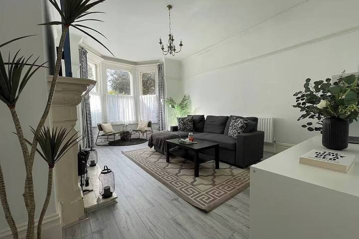 Apartment for 7 people, with garden, with pets in Northampton